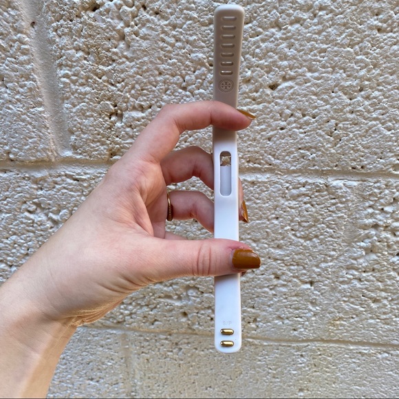 Tory Burch Fitbit Band Silicone Blue Floral S/P - Picture 11 of 16